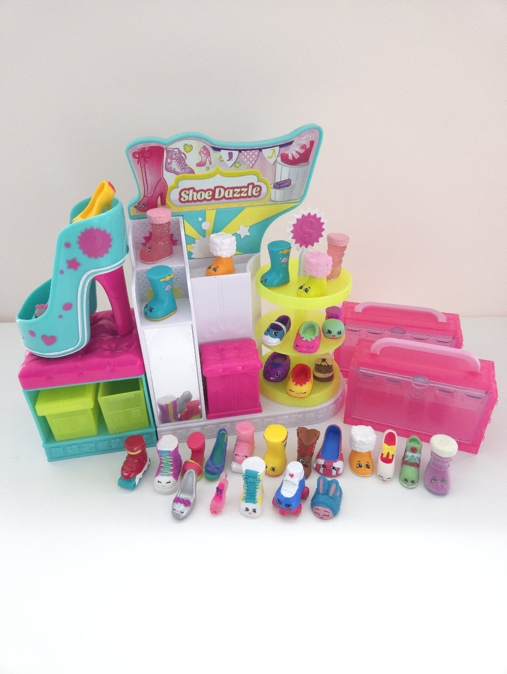 Shopkins Fashion Spree Shoe Dazzle Playset and Shoe Theme Shopkins